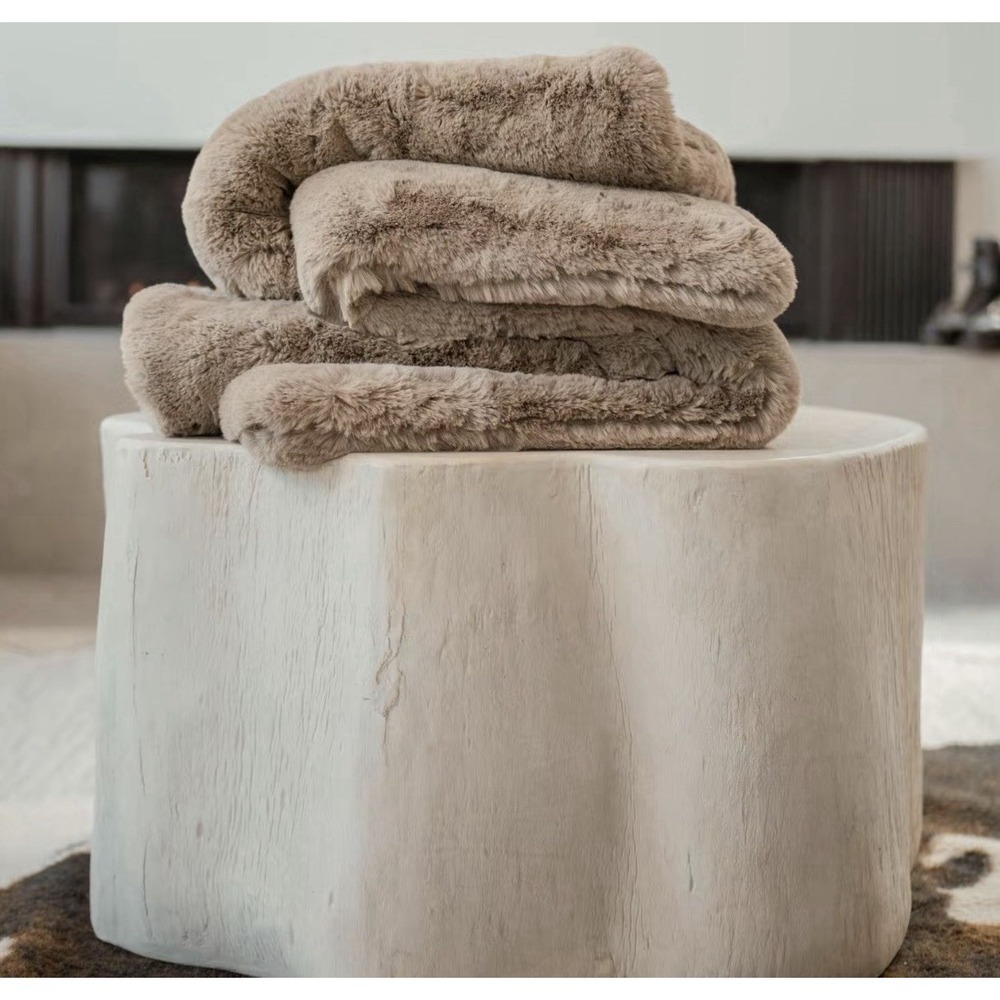 Cozy Earth Classic Cuddle Blanket Faux Fur Thick & Cozy Walnut 60" X 50" NWT